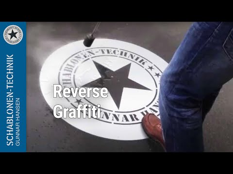 Reverse Graffiti mit Edelstahlschablone und Hochdruckreiniger