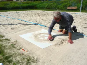 Kreidespray-Aktion am Strand: Vorbereitung der Fläche