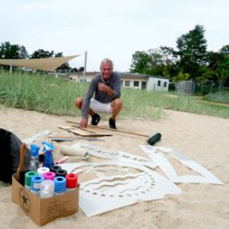 Kreidespray-Aktion am Strand Vorbereitungen