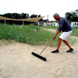 Kreidespray-Aktion am Strand: Untergrund vorbereiten