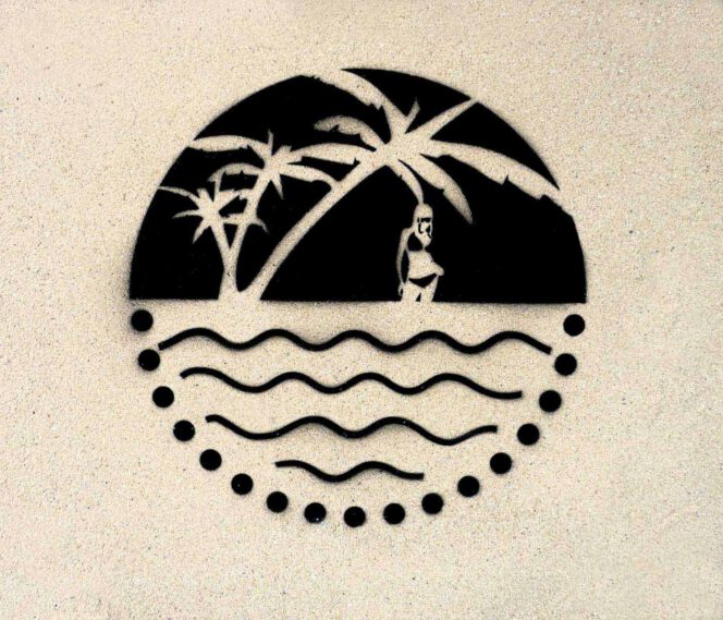 Kreidespray-Aktion am Strand: Schwarzes Kreidespray für die Textschablone