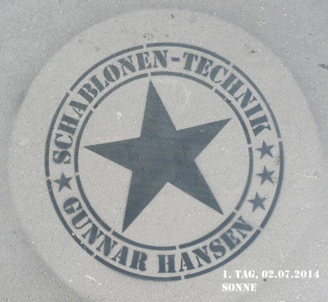 Kreidespray-Aktion auf der Straße, Sichtbarkeit nach einem Tag