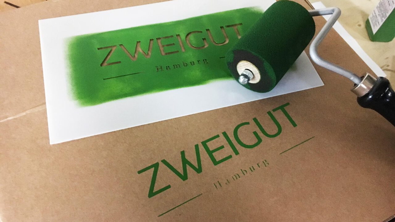 Kartonsignierung ZWEIGUT