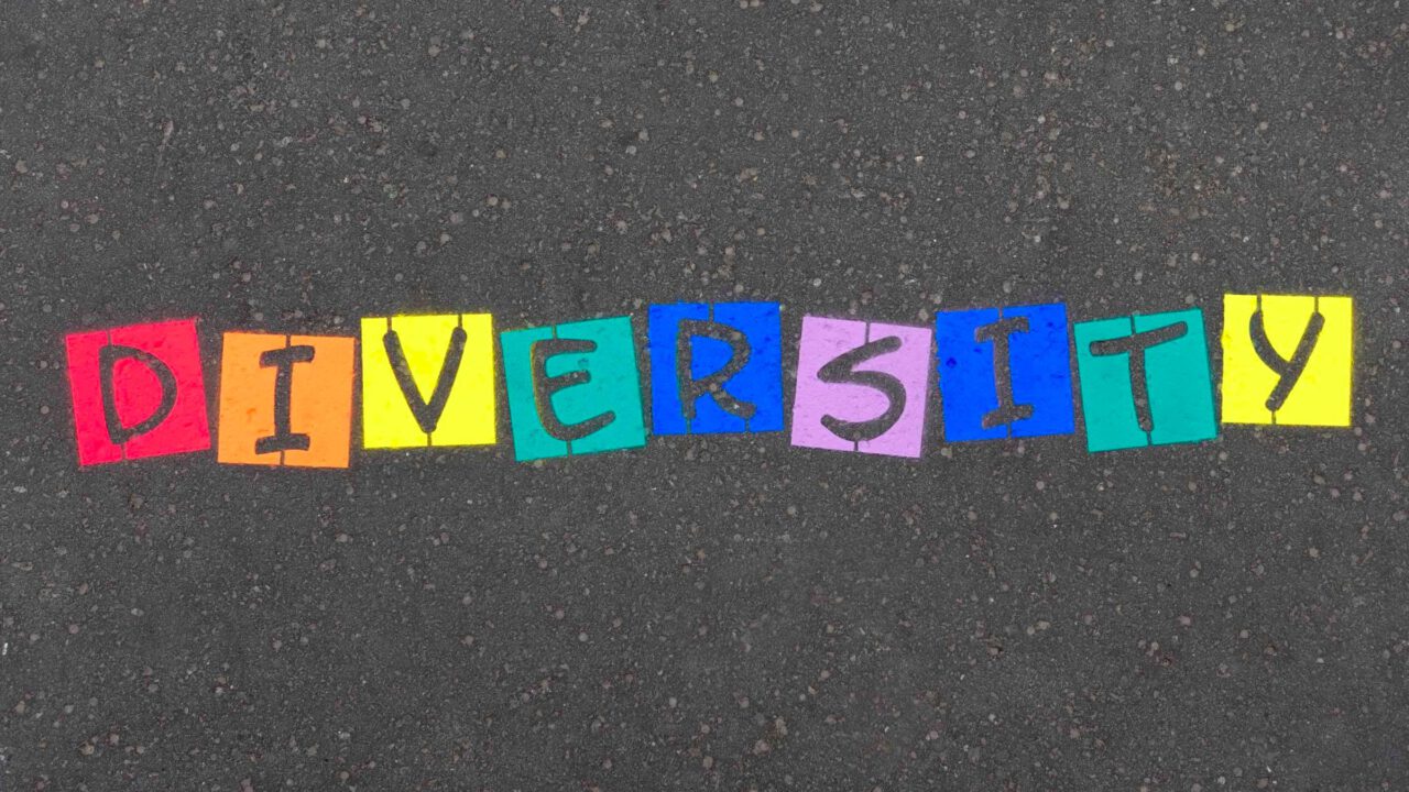 Schablone "Diversity" mit Kreidespray